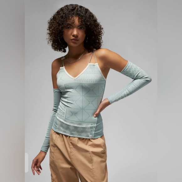 NWT pack JORDAN X BEPHIE'S BEAUTY SUPPLY TANK WITH DETACHABLE SLEEVES - Picture 2 of 13